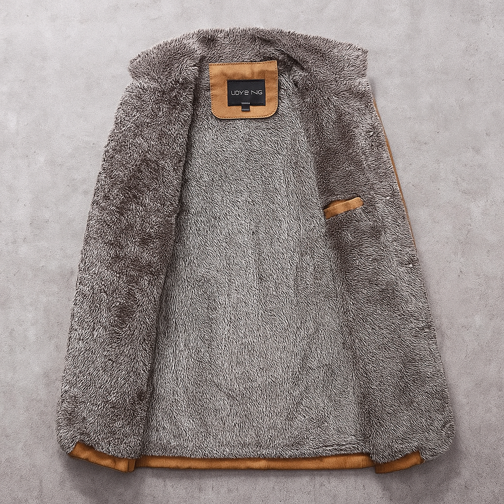 Détail des coutures renforcées en cuir sur le manteau