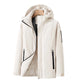 Vue complète du manteau d'hiver avec détails contrastés
