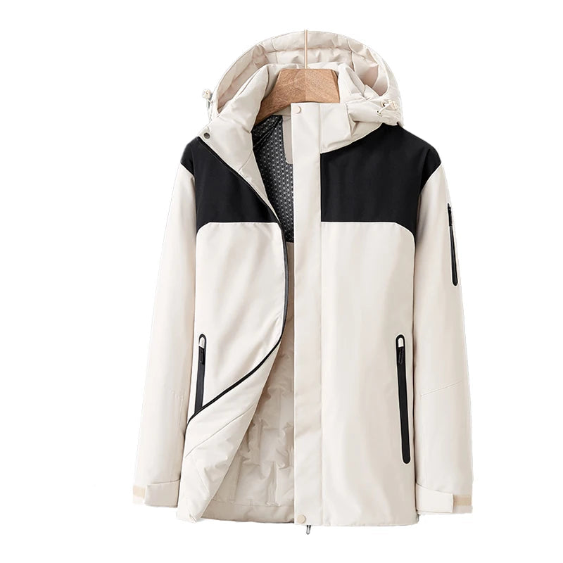 Fermeture éclair du manteau imperméable en gros plan