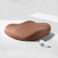 Coussin ergonomique sur un siège de voiture, vue de côté