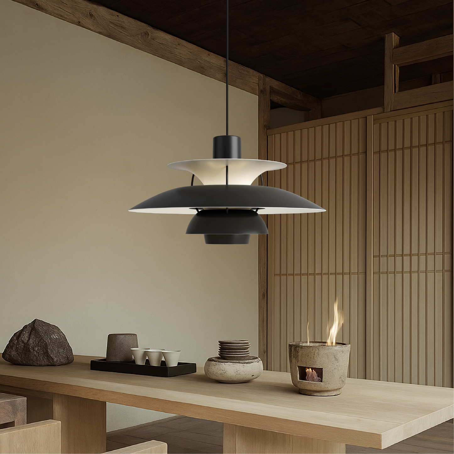 Lampe suspendue éclairée dans un intérieur moderne