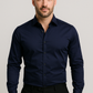 Vue latérale d'une chemise en tissu respirant et élastique