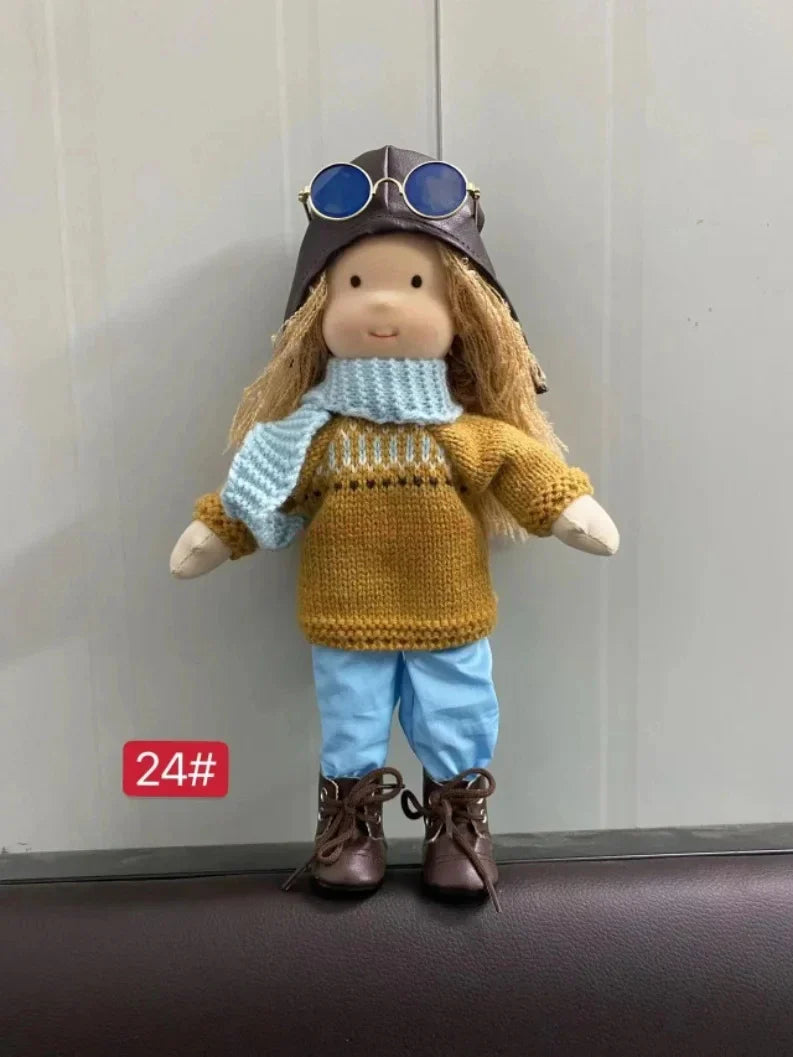 Poupée en Peluche Fait Main elise handmade waldorf plush vue de face