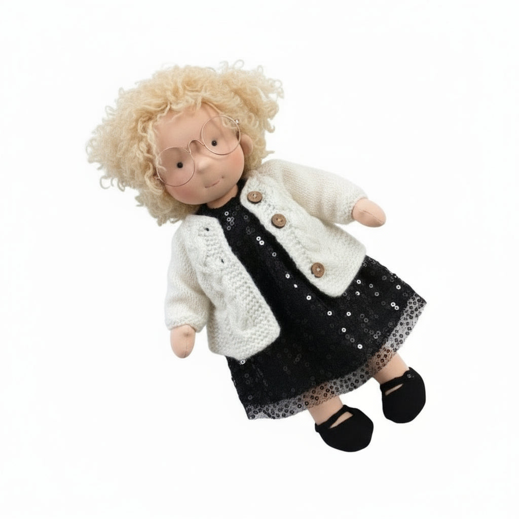 Poupée Waldorf Fait Main eloracotton soft charming handmade vue latérale vue 16