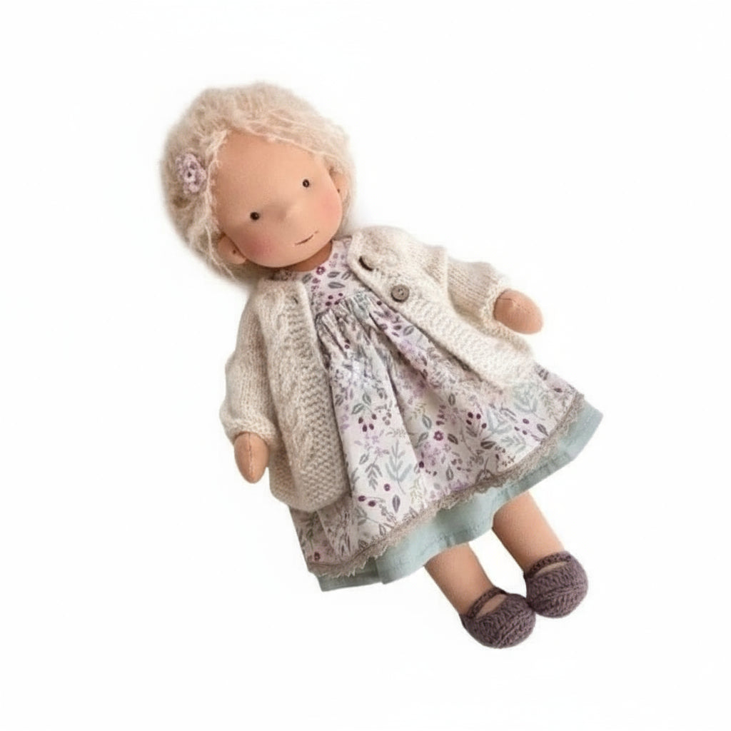 Poupée Waldorf Fait Main eloracotton soft charming handmade vue de face vue 35