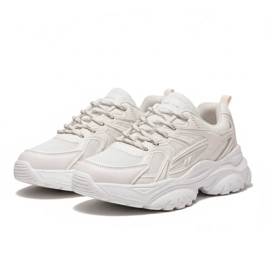 Détail sur la texture de la maille respirante des baskets