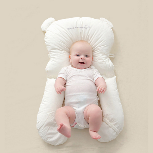 Coussin bébé illustrant le soutien de la tête et du cou