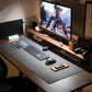 Tapis de bureau en feutre de laine sur un bureau moderne