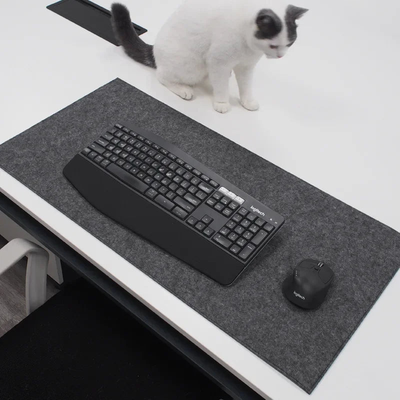 Vue latérale montrant l'épaisseur du tapis de bureau