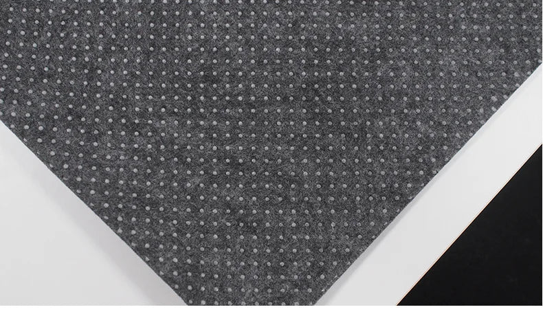 Surface lisse du tapis idéale pour l'écriture et la souris