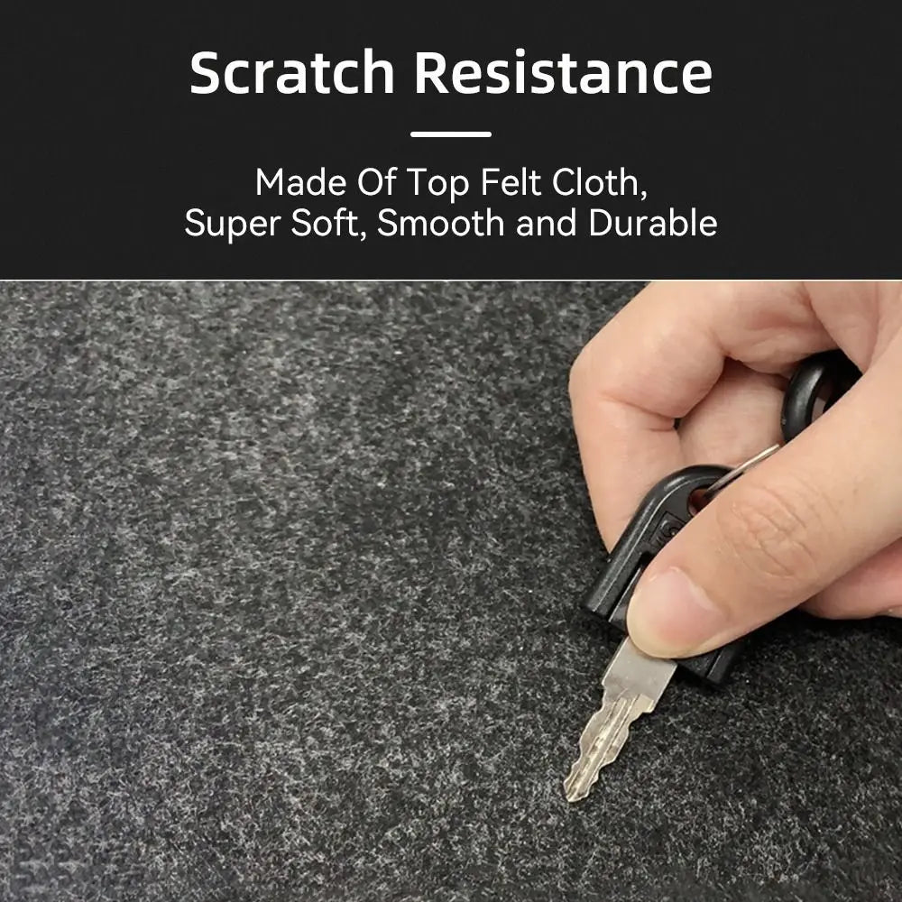 Tapis de bureau gris foncé avec un ordinateur portable