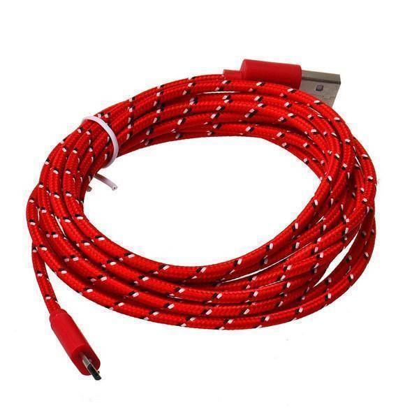 Câble Lightning long et tressé sur fond blanc