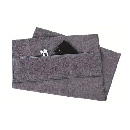 Serviette de gym avec poche zippée, prête pour l'entraînement