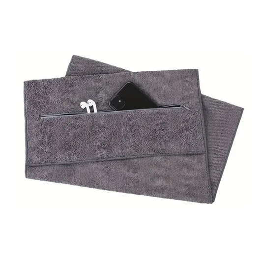 Serviette de gym avec poche zippée, prête pour l'entraînement