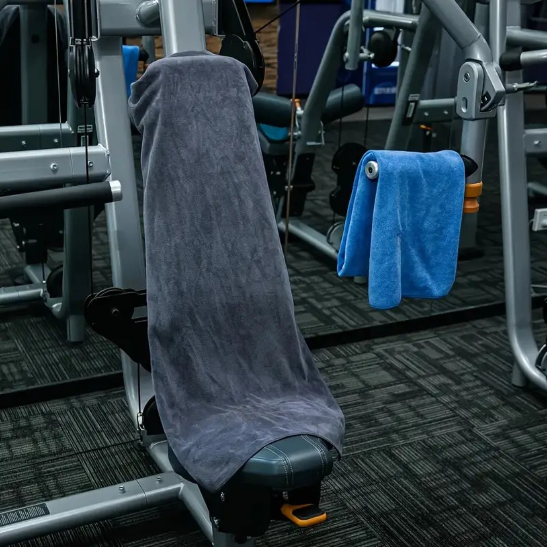Serviette de gym pliée montrant sa compacité et légèreté