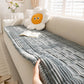 Tapis en flanelle protégeant un lit des poils d'animaux