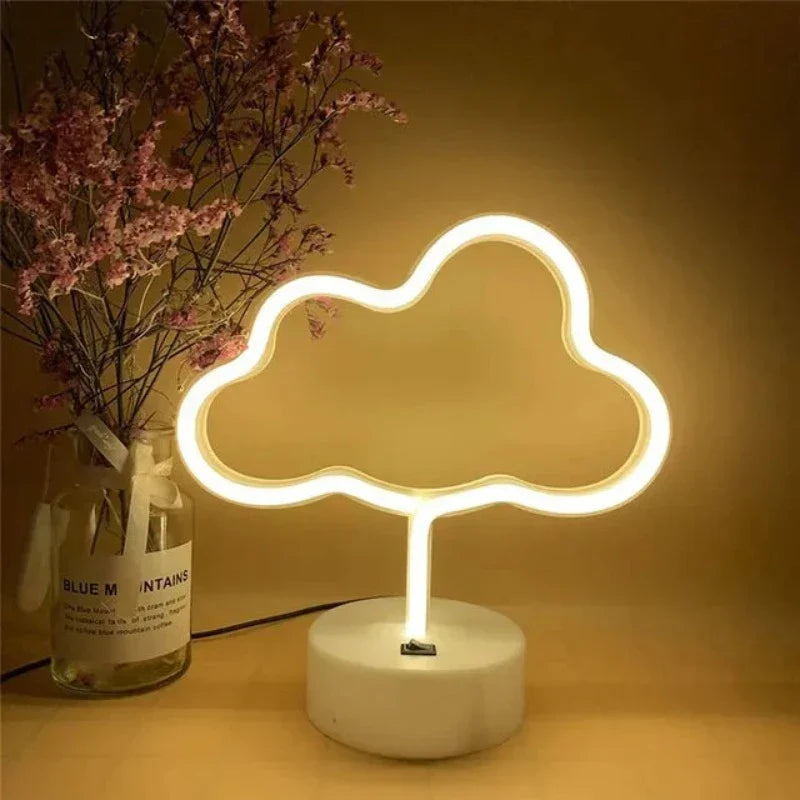 Lampe néon LED en forme d'éclair sur fond sombre