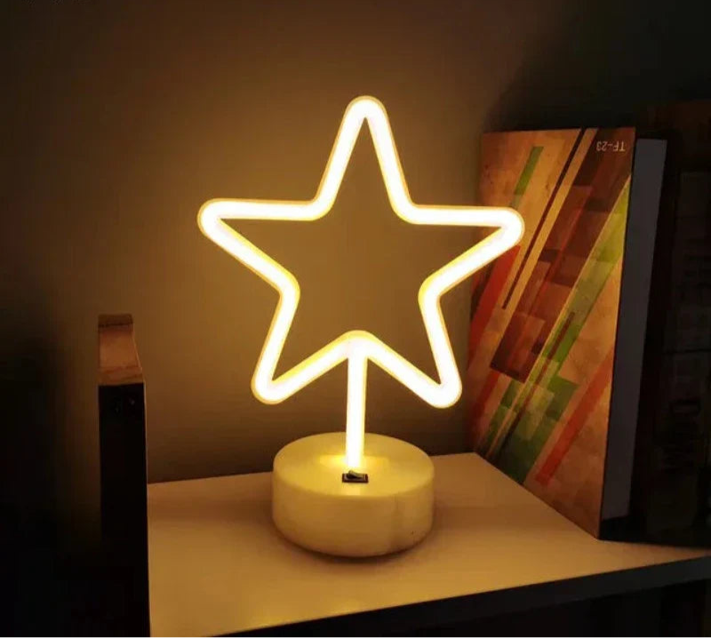 Éclairage néon LED étoile, posé sur une table basse
