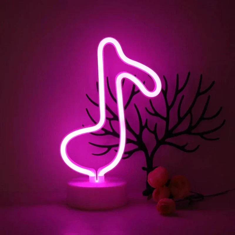 Lampe néon LED lune, accrochée sur un mur blanc