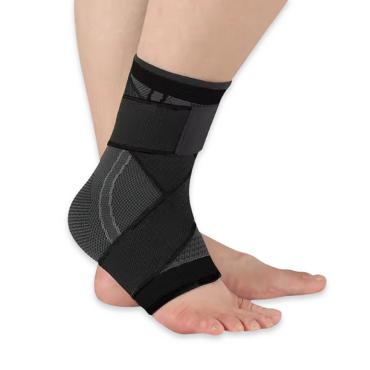 Attelle de cheville montrant sa flexibilité et son ajustement ergonomique