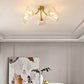 Lampe installée dans un salon moderne et cosy