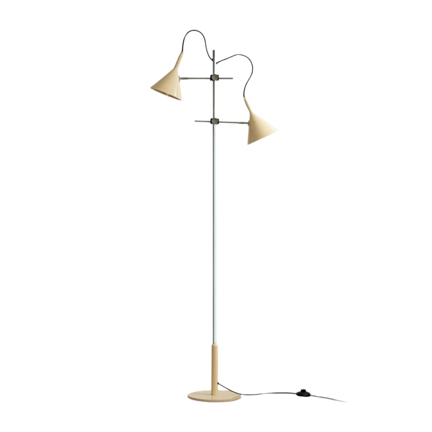 Vue d'ensemble de la lampe de sol dans un intérieur chic