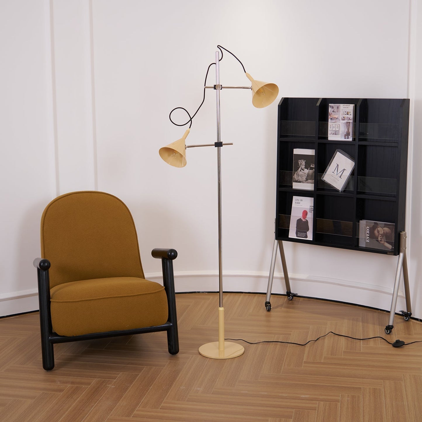 Lampe de sol avec interrupteur sur câble pour utilisation facile