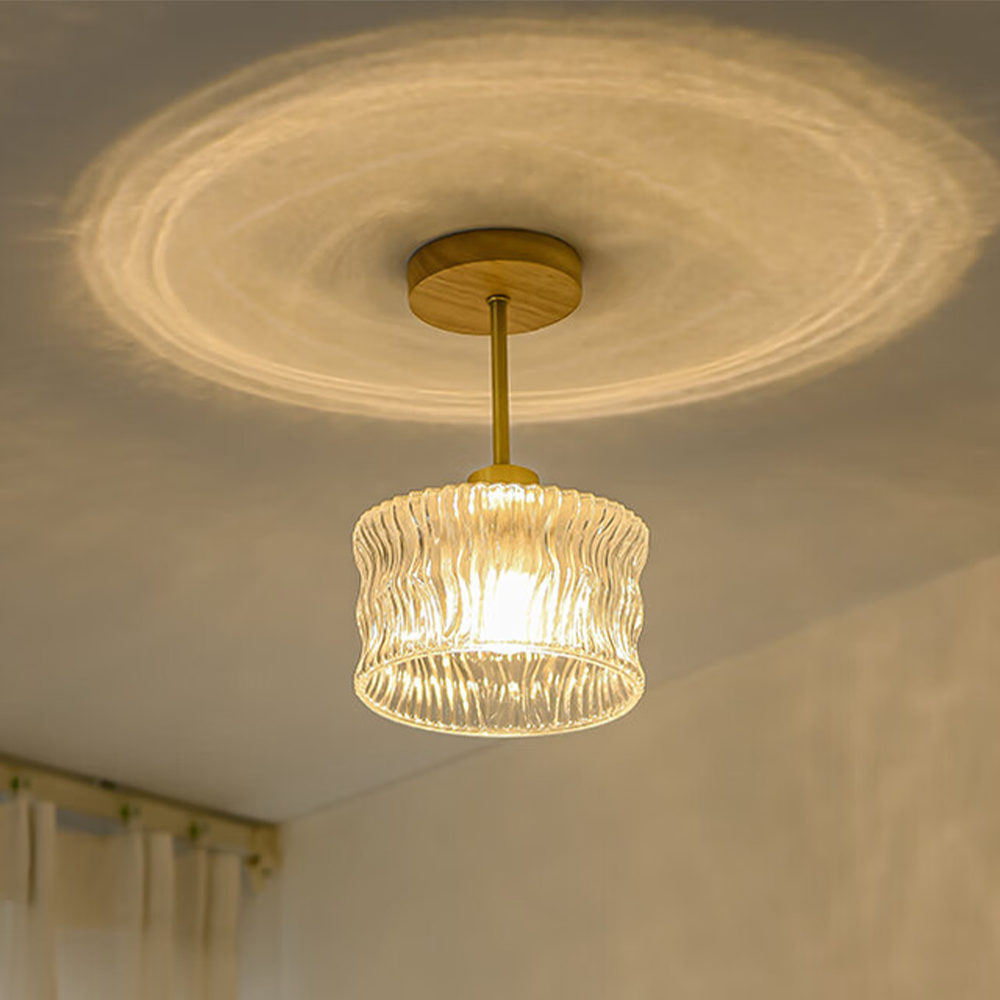 Détail du support en bois de la lampe de plafond