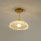 Vue d'ensemble de la lampe installée dans un salon