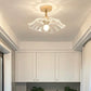 Vue de dessous de la lampe montrant le design floral