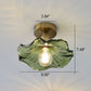Ambiance chaleureuse créée par la lampe allumée
