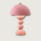 Lampe florale moderne sur une table en bois clair