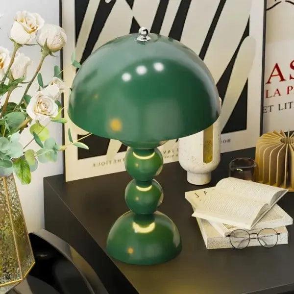 Lampe florale moderne utilisée en extérieur sur une terrasse