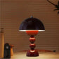 Lampe florale avec lumière chaude dans un salon moderne