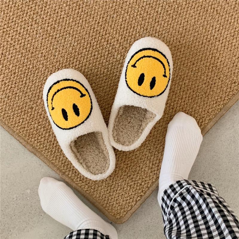 Vue de côté des chaussons avec semelle antidérapante en silicone