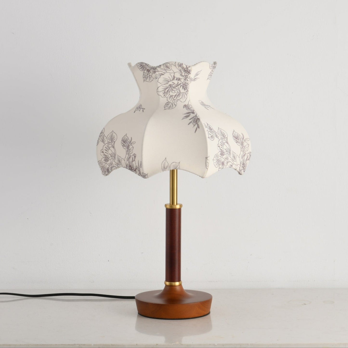 Lampe allumée, diffusant une lueur chaleureuse