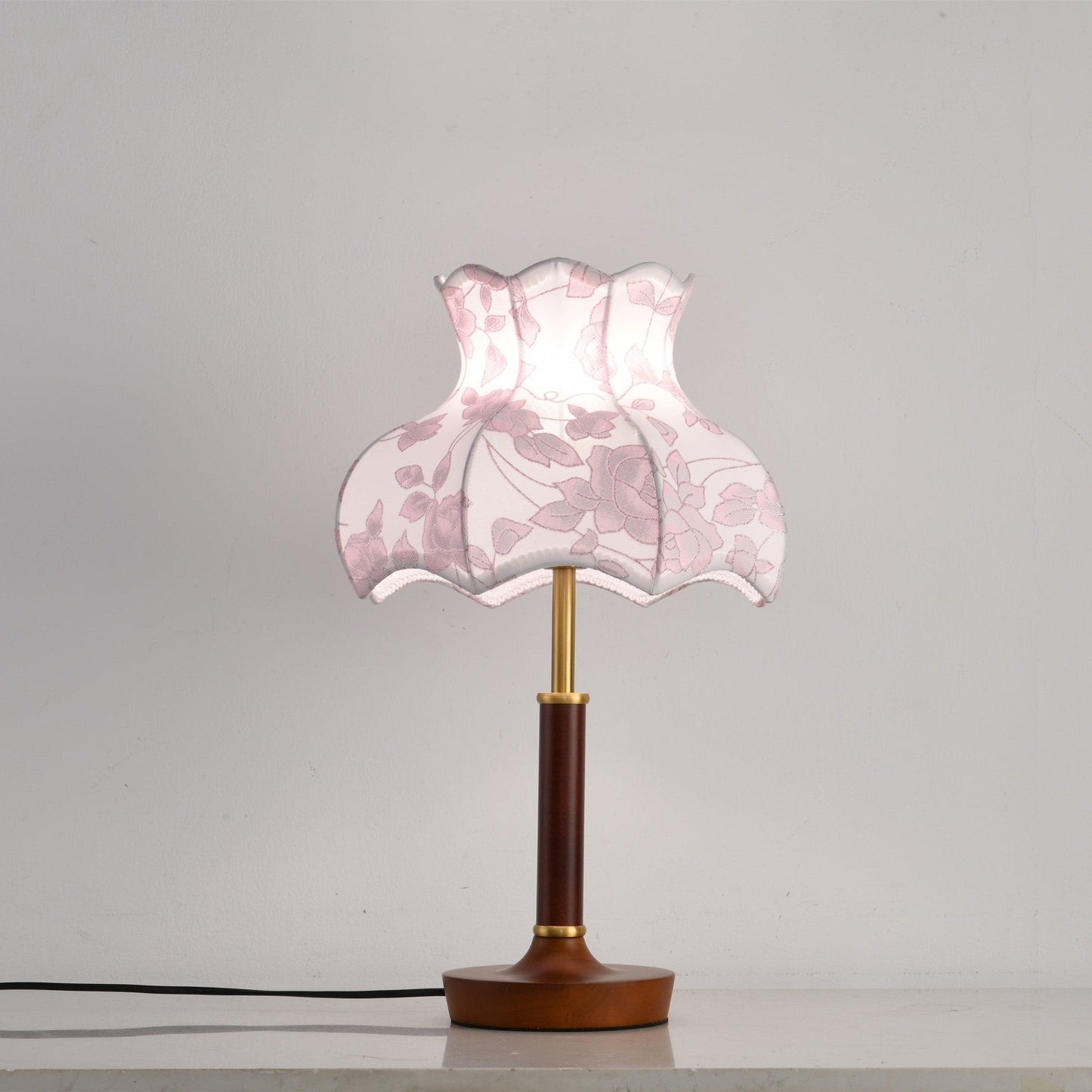 Lampe de table dans un intérieur moderne et classique