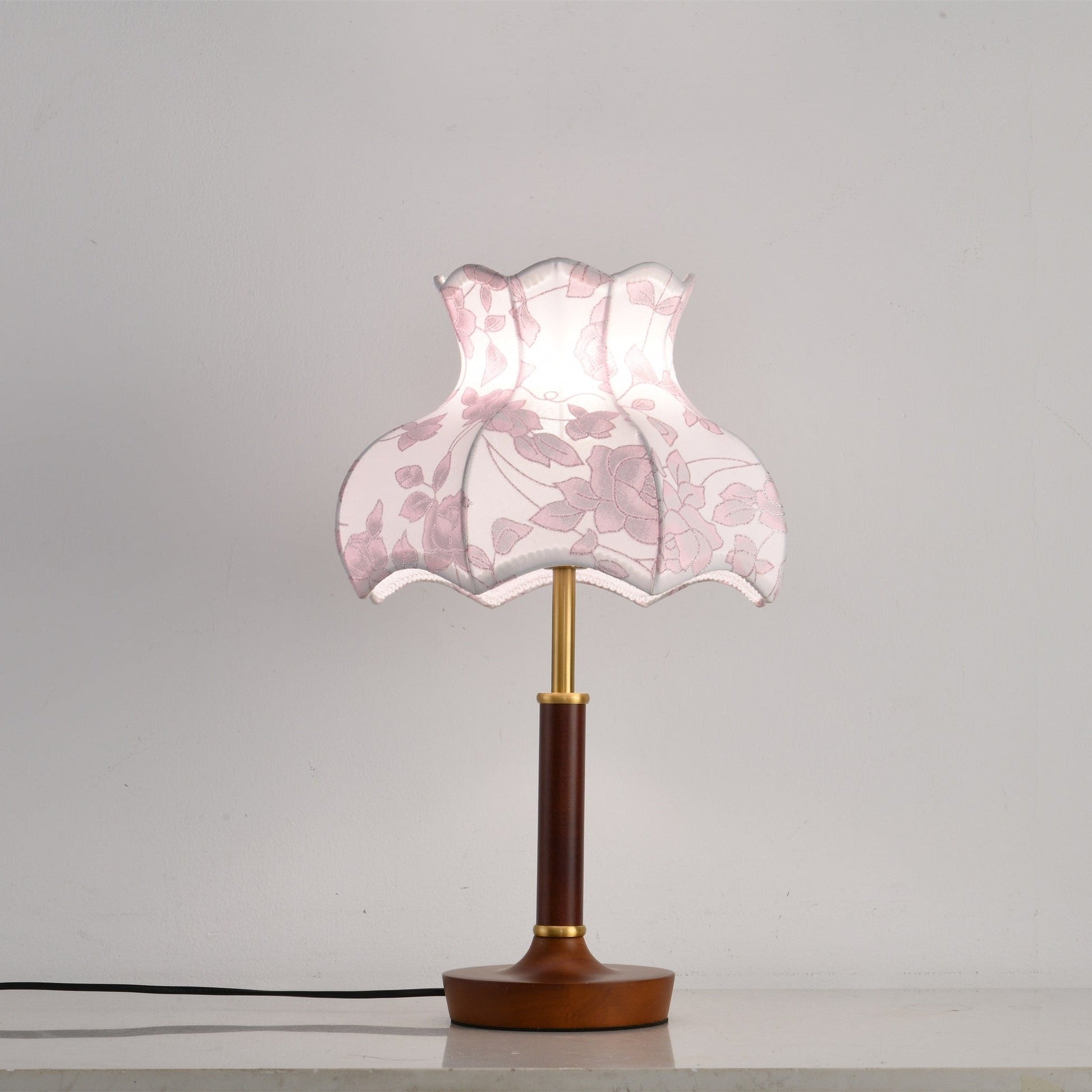 Lampe de table dans un intérieur moderne et classique