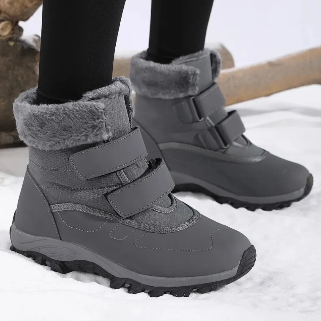 Vue arrière des bottines avec détails de couture