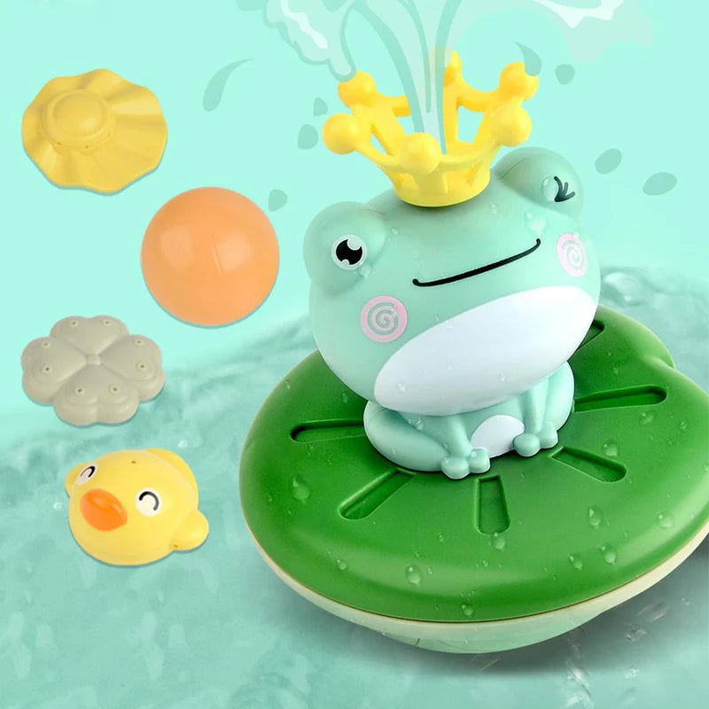 Enfant jouant avec le jouet grenouille arroseur dans le bain