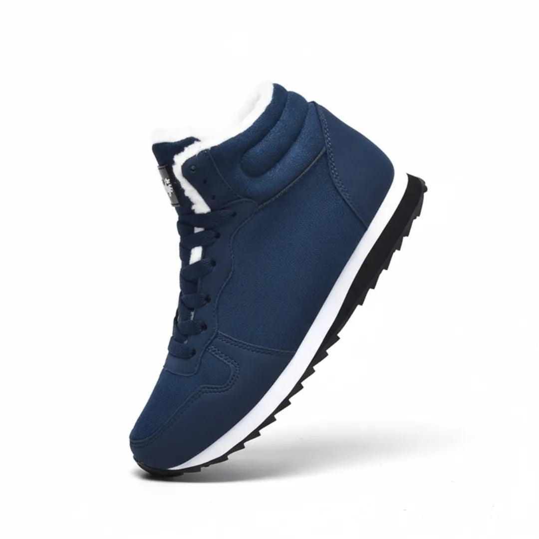 Bottes d'hiver sur fond blanc, design sportif et moderne