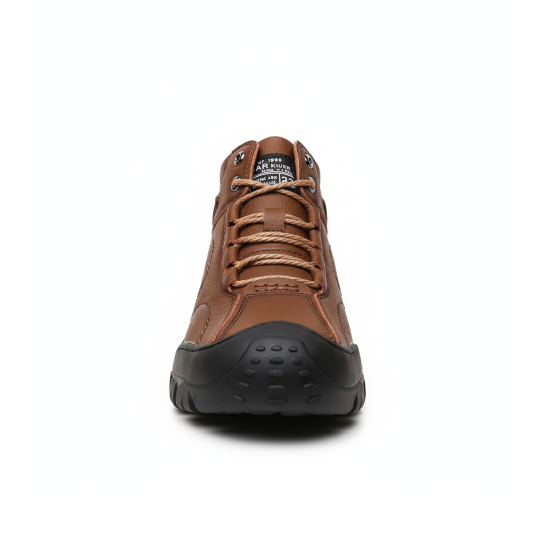 Vue latérale de bottes d'hiver marron avec doublure chaude