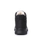 Détail du cuir vegan des bottes d'hiver marron