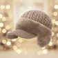 Chapeau trappeur avec oreillettes abaissées pour protection