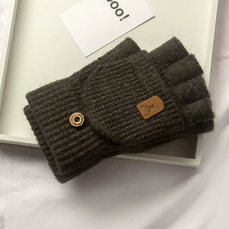 Détail du poignet élastique des gants en tricot