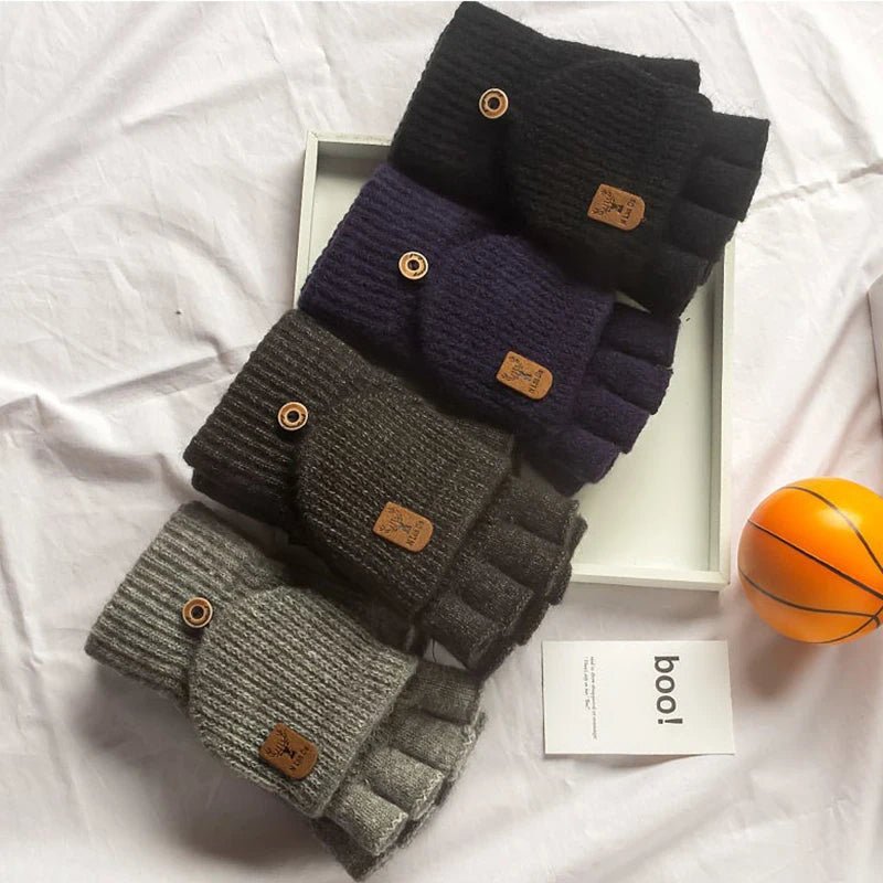 Gants mi-doigts en tricot noir sur fond blanc