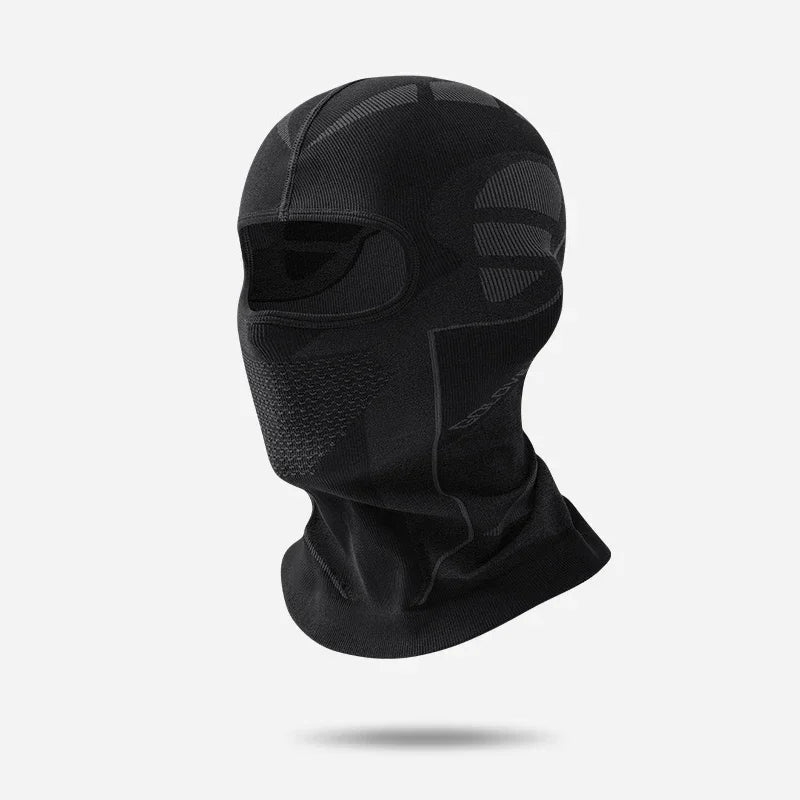Masque en action lors d'une activité extérieure hivernale