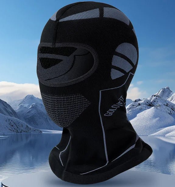 Masque bleu marine ajusté sur un mannequin