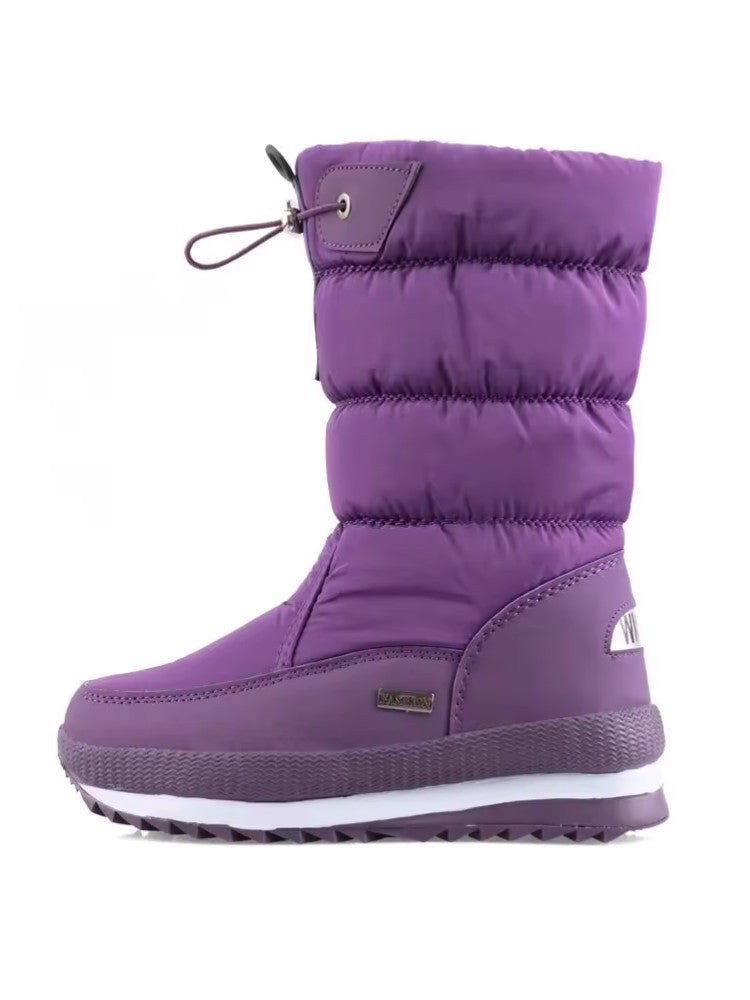 Vue de dessus des bottes montrant l'ouverture et la doublure