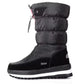 Bottes de neige posées sur une surface enneigée